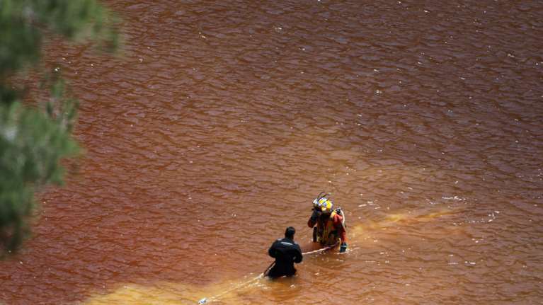Κύπρος: Σαρώνουν τη λίμνη για την 3η βαλίτσα-Τα επόμενα βήματα