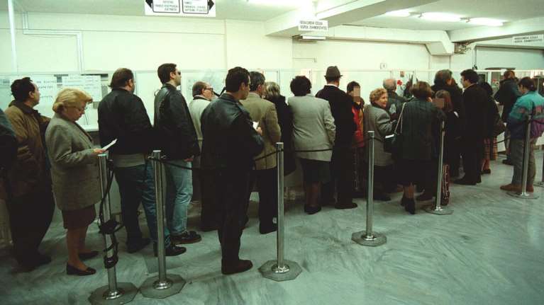 Εισφορά αλληλεγγύης: Τι φόρο θα πληρώνουμε αν περάσουν τα μέτρα των παροχών