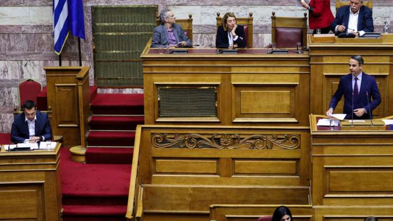 Οι παροχές στη Bουλή και η σύγκρουση για την 7ημερη εργασία