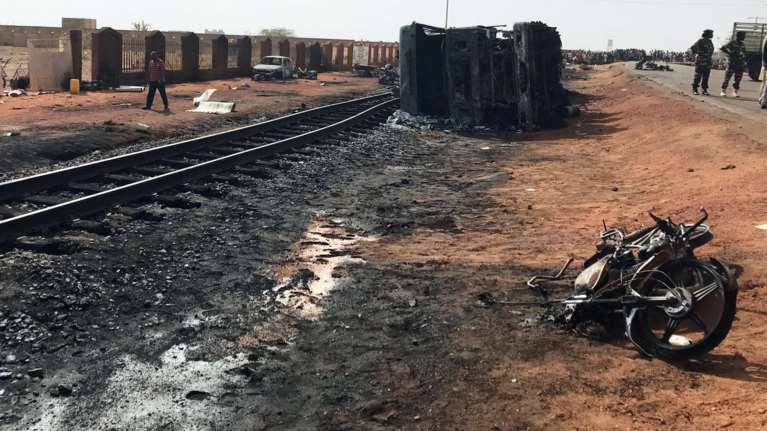 Νιγηρία: 76 νεκροί από έκρηξη βυτιοφόρου