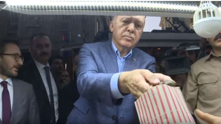 Πόσο κόστισαν σε ευρώ τα κάστανα του Ερντογάν;