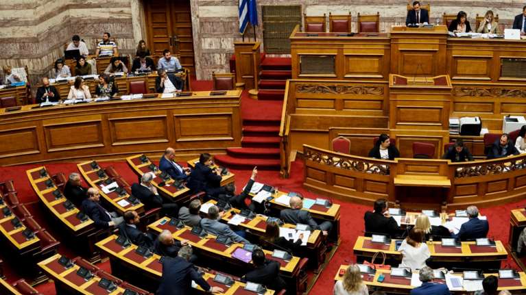 Κατατέθηκε η τροπολογία για την 13η σύνταξη - Τι προβλέπει