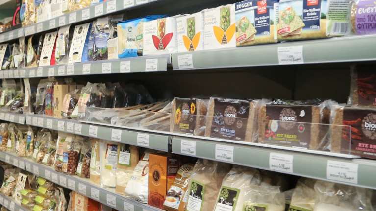 Διαβεβαιώσεις επιχειρήσεων για άμεση μείωση τιμών, λόγω ΦΠΑ