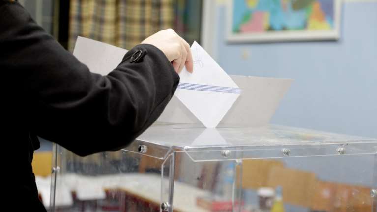 Κόντρα ΣΥΡΙΖΑ-Αυγενάκη με φόντο τους δημάρχους