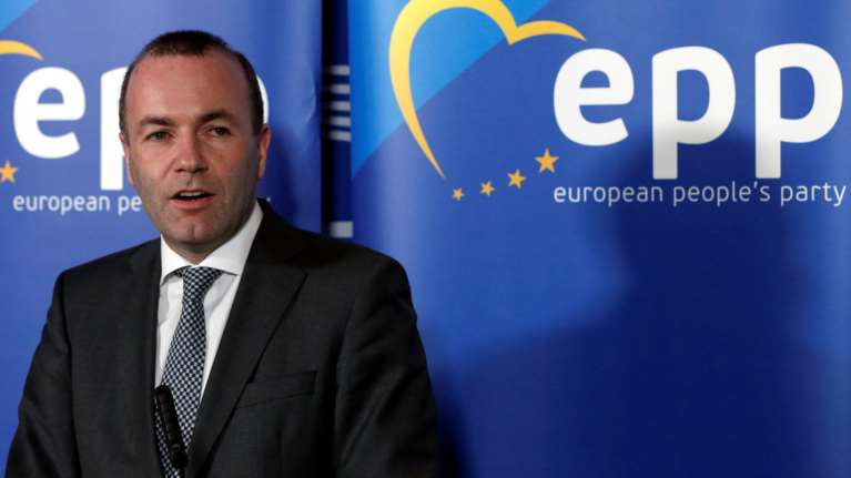 FT: Ακροδεξιοί και φιλελεύθεροι απειλούν την κεντροδεξιά