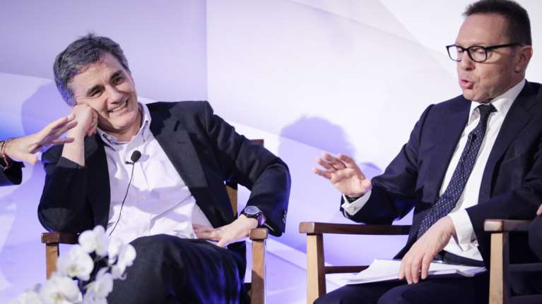 Πινγκ-πονγκ Τσακαλώτου-Στουρνάρα για τα πλεονάσματα