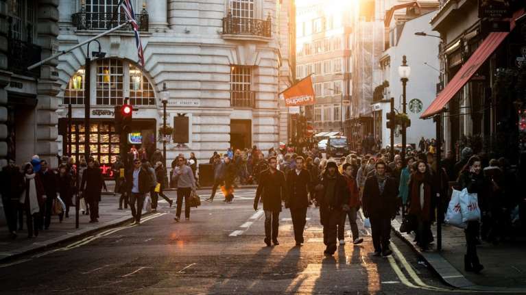 Guardian: Το "πρεκαριάτο" είναι το νέο μεγάλο πρόβλημα της ΕΕ