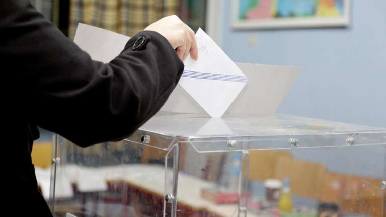 Νέα δημοσκόπηση: Στις 7,6 μονάδες η διαφορά ΝΔ - ΣΥΡΙΖΑ