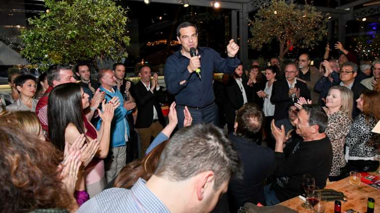 Η συνάντηση Τσίπρα - Μπαζιάνα με καλλιτέχνες στο Γκάζι [φωτό]