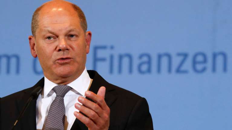 Σολτς: «Η Ελλάδα θα είναι &quot;προσεκτική&quot; προκειμένου να παραμείνει στην ΕΕ»