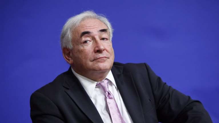 Αγνώριστος ο Στρος Καν βολτάρει στα στενά της Μυκόνου