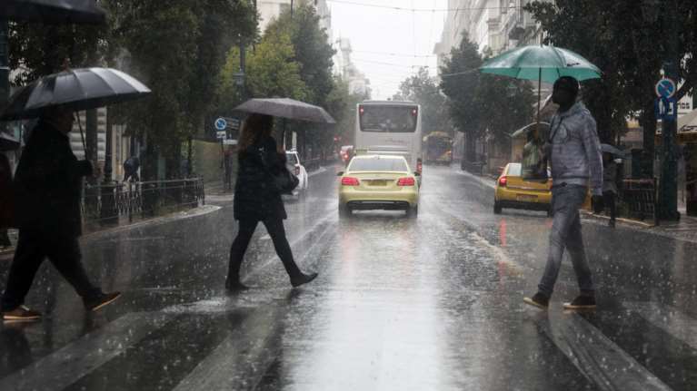 Καταιγίδα τις επόμενες ώρες στην Αττική - Σε ποιες περιοχές