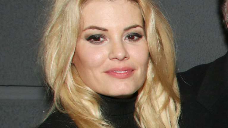 Η Κορινθίου έκανε εξώφυλλο για να μας δείξει τα νέο χρώμα των μαλλιών της