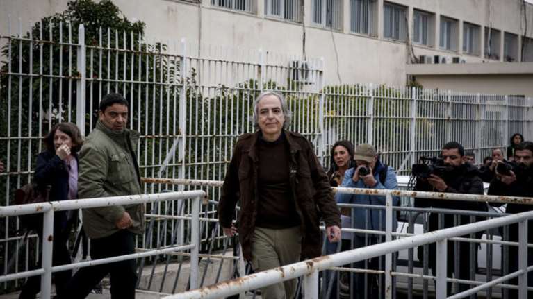 Αμηχανία στον ΣΥΡΙΖΑ για την &quot;Τάση Κουφοντίνα&quot;: Αποστάσεις από το κείμενο των &quot;15&quot; χωρίς να τους αδειάζουν