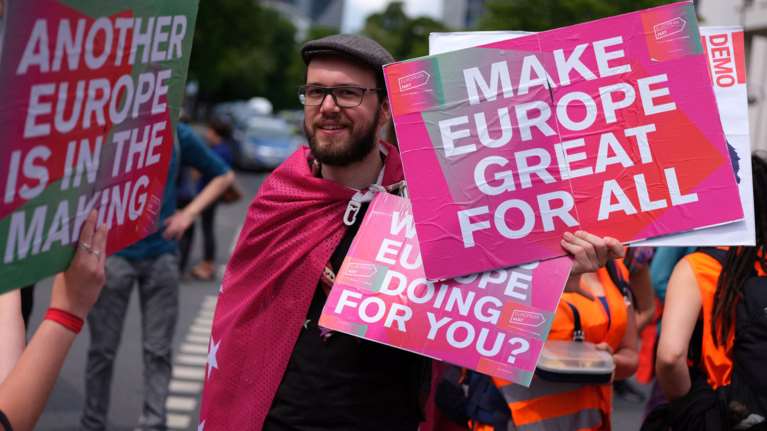 Γερμανία: Διαδηλώσεις κατά του εξτρεμισμού σε επτά μεγάλες πόλεις