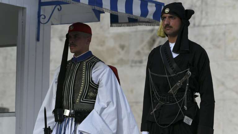 Συγκίνηση στο Σύνταγμα: Με Πόντιους Εύζωνες η αλλαγή της Προεδρικής Φρουράς