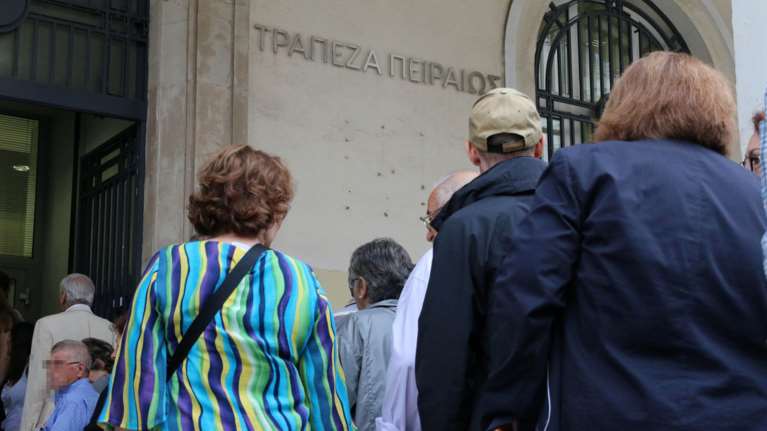 Συντάξεις και τέσσερα επιδόματα θα πληρωθούν την Παρασκευή