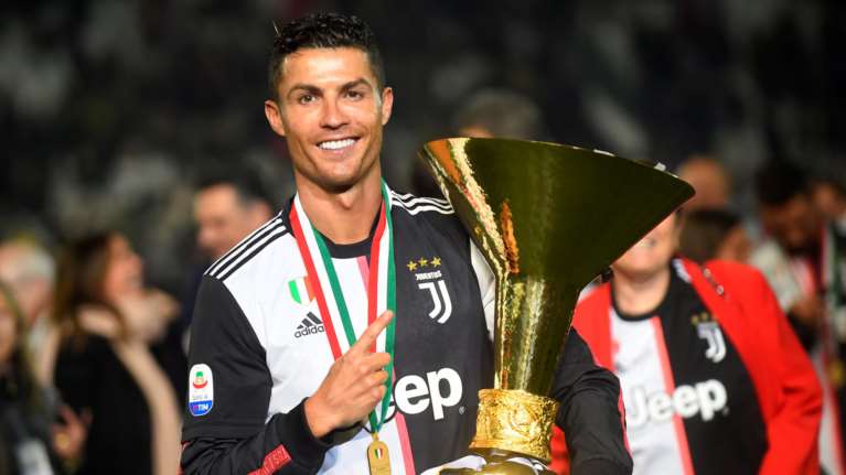 Ο Ρονάλντο χτύπησε κατά λάθος τον γιο του με το τρόπαιο