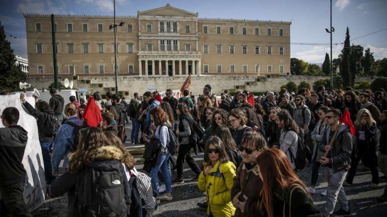 ΑΔΕΔΥ: Συνεχίζουμε δυναμικά τη διεκδίκηση του 13ου και του 14ου μισθού