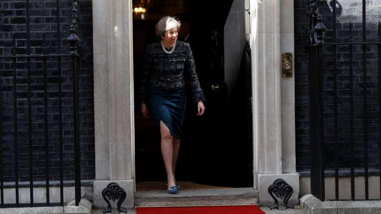 Κοινοβουλευτική ψηφοφορία για 2ο δημοψήφισμα θα ζητήσει η Μέι