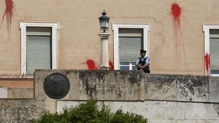 Πολιτικές αντιδράσεις και προεκλογικές κόντρες για Ρουβίκωνα