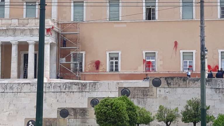 Συνελήφθη 70χρονος που προσπάθησε να περάσει στη Βουλή