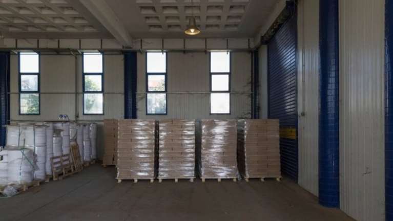 Μεγάλες ποσότητες λαθραίων τσιγάρων και καπνού κατασχέθηκαν σε αποθήκη