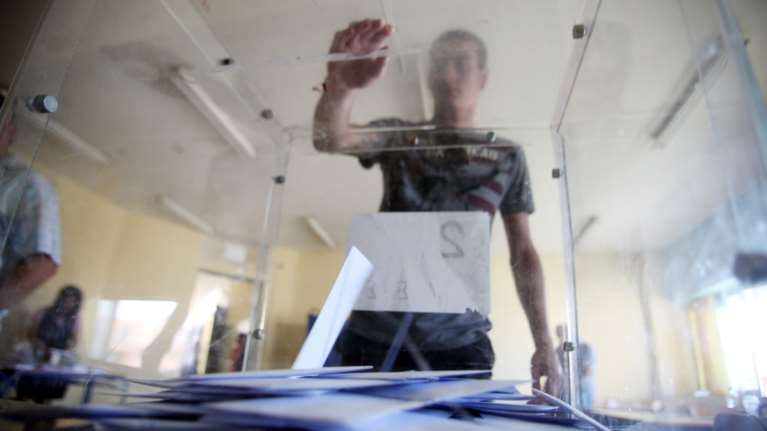 Νέες οδηγίες ΥΠΕΣ: Προσοχή, τα εκλογικά τμήματα μπορεί να είναι διαφορετικά