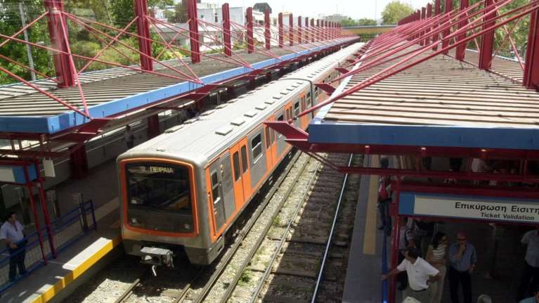 Νεκρή η 14χρονη που έπεσε στις ράγες του ΗΣΑΠ στο Μοσχάτο