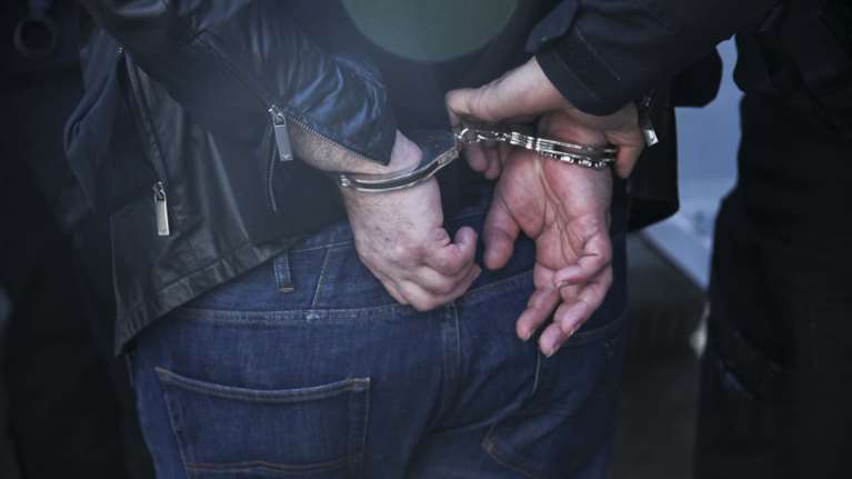 Aπάτη με πλαστά τραπεζικά εμβάσματα από 40χρονο