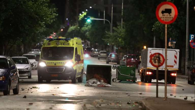 Μπαράζ επεισοδίων τη νύχτα σε Αθήνα και Θεσσαλονίκη