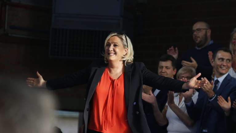 Σοκ στη Γαλλία: Πρώτη η Λεπέν στις ευρωεκλογές