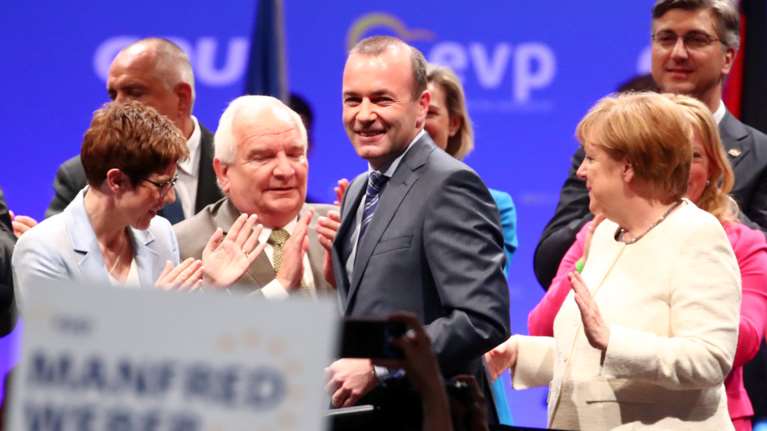 Το ΕΛΚ βλέπει νίκη και απαιτεί την προεδρία της Ευρ. Επιτροπής