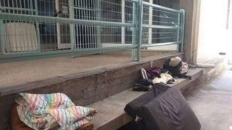 Άστεγοι έχουν κατακλύσει το ΑΧΕΠΑ, καταγγέλλει η ΠΟΕΔΗΝ