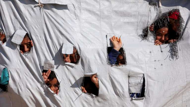 Save the Children: Ένα στα 4 παιδιά έχει χάσει βίαια την παιδικότητά του