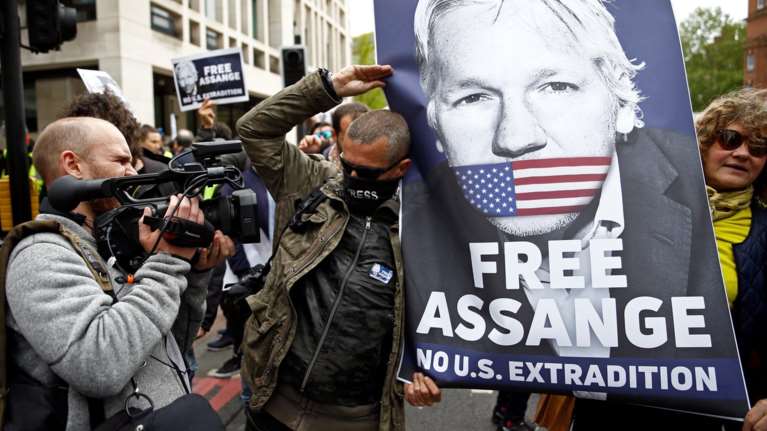 Δικηγόροι Ασάνζ:  Η υγεία του δεν είναι καθόλου καλή - Αναβλήθηκε η ακρόαση