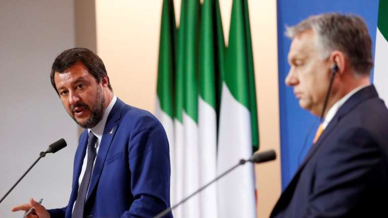 «Στοπ» του Ορμπάν σε Σαλβίνι για συνεργασία στην Ευρωβουλή