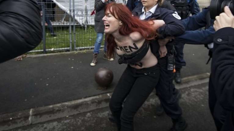 Εκδήλωση των Femen στο Παρίσι: «Σταματήστε τις γυναικοκτονίες!»-ΦΩΤΟ