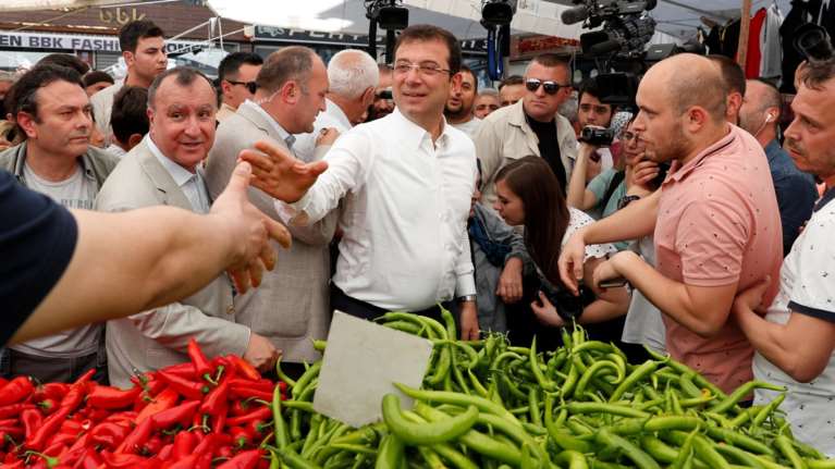 Δημοσκόπηση Κωνσταντινούπολη: Προβάδισμα Ιμάμογλου έναντι του Ερντογάν
