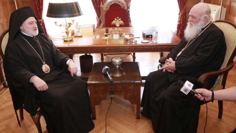 Στον Ιερώνυμο για συμβουλές ο νέος Αρχιεπίσκοπος Αμερικής (φωτό)