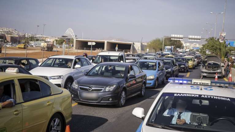 Κυκλοφοριακό έμφραγμα στην παραλιακή και το ποτάμι
