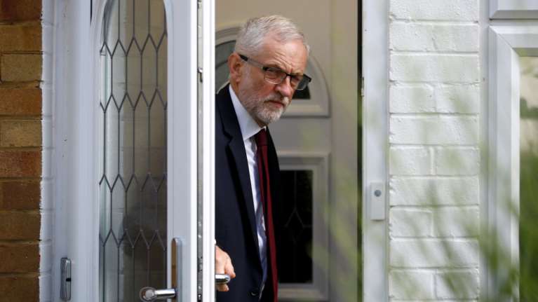 Κόρμπιν εναντίον Τραμπ για την στήριξη στον Μπόρις Τζόνσον