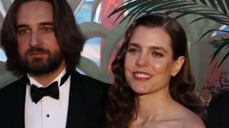 Παντρεύτηκε η Σαρλότ Κασιράγκι - Το YSL φόρεμα