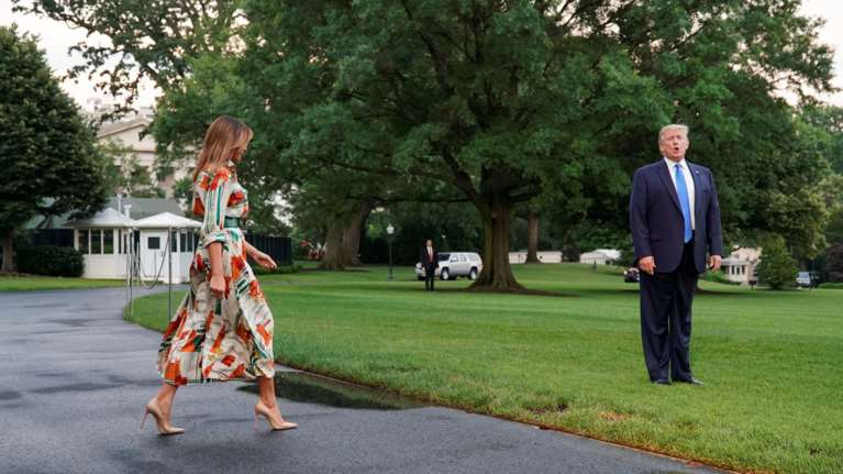 Η Μελάνια Τραμπ πάει Αγγλία: Το Gucci φόρεμα με εικόνες από Λονδίνο