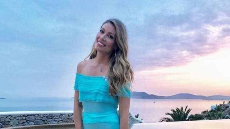 Μαριέττα Χρουσαλά: Βάφτισε τον γιο της με υπέροχο γαλάζιο φόρεμα [φωτο]