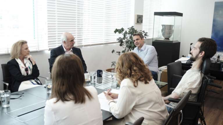 Η συνάντηση Μητσοτάκη με τους νέους ευρωβουλευτές της ΝΔ