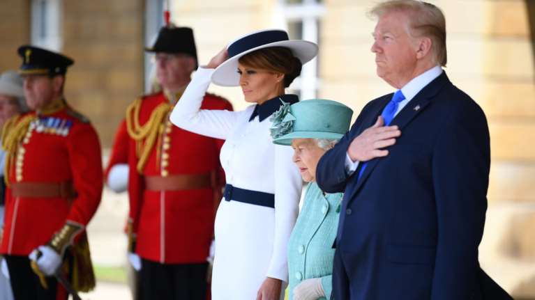 Με ελικόπτερο στα Ανάκτορα του Μπάκιγχαμ ο Ντόναλντ Τραμπ