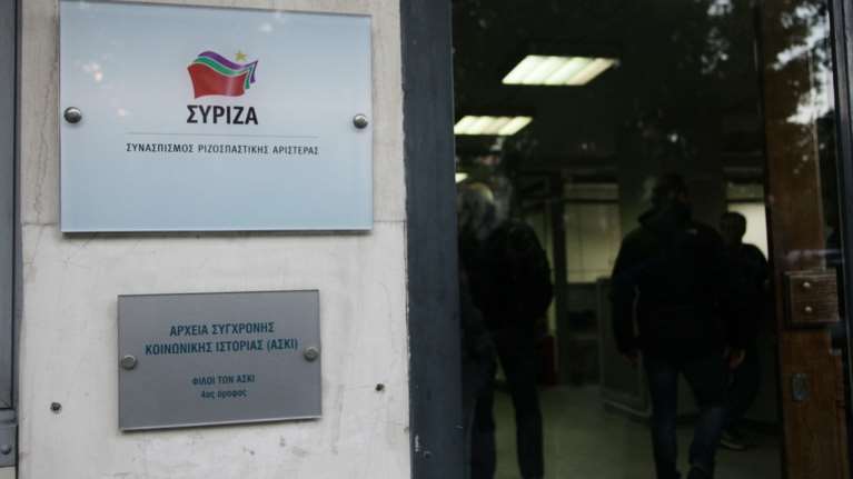 ΣΥΡΙΖΑ: «Τρέχει να κρυφτεί ο κ. Μητσοτάκης, μην τον καταλάβουν οι πολίτες»