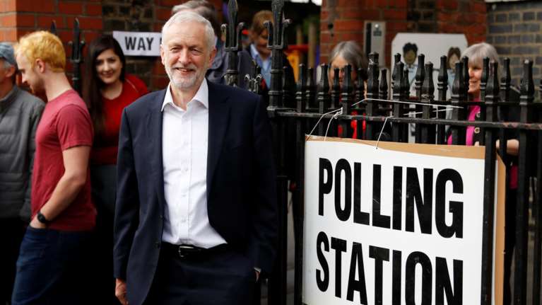 Ο Κόρμπιν θα μετάσχει σε διαδήλωση κατά του Τραμπ