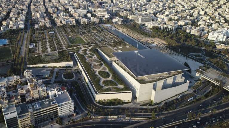 Σιντριβάνια με μαγικές χορογραφίες νερού στο Πάρκο Στ. Νιάρχος